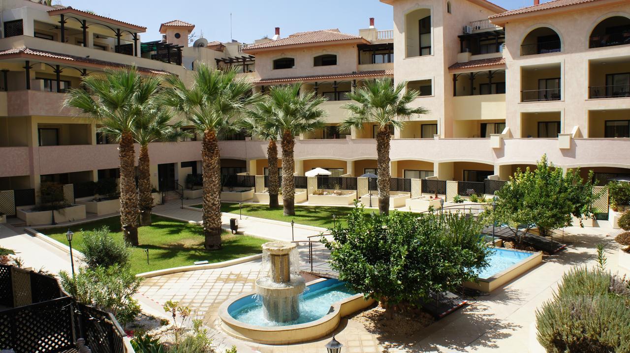 Townhouse Queens Gardens Paphos Extérieur photo